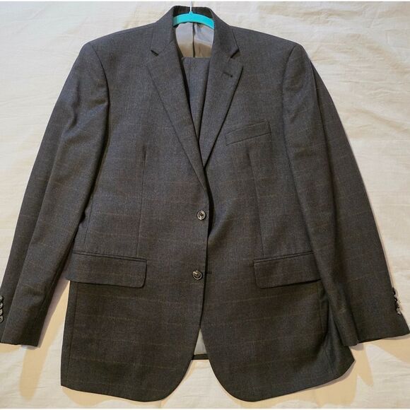 Jos. A. Bank Chatcol Brown Plaid Suit Size 43R Pants Are 36/31